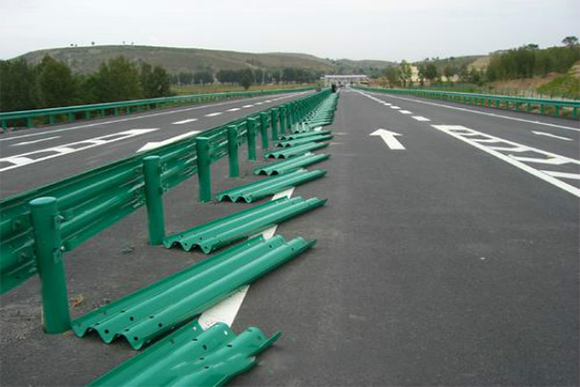 太原波形护栏的维护与管理确保道路安全的关键步骤